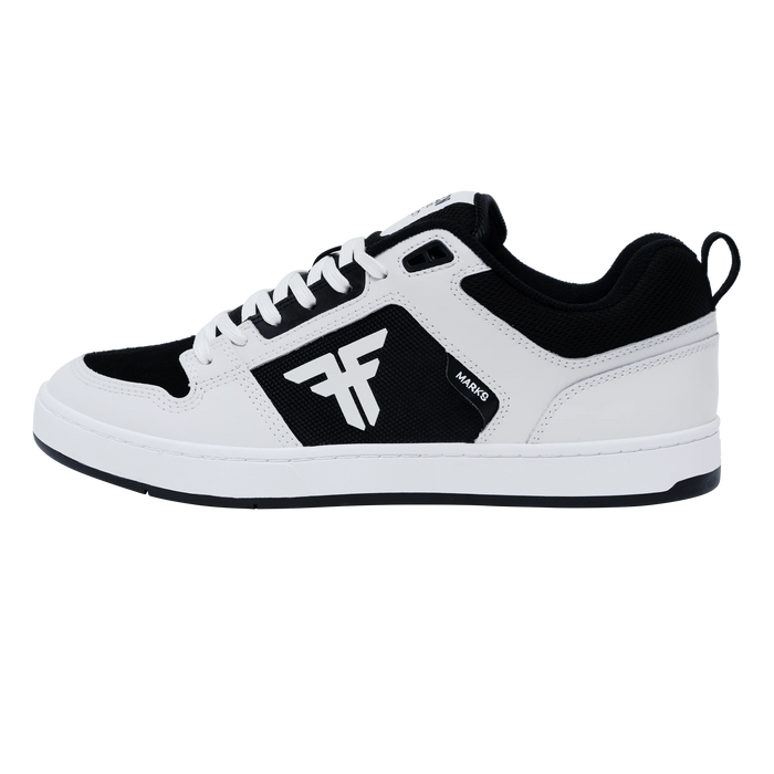 REVOLVER	WHITE/BLACK BILLY MARKS