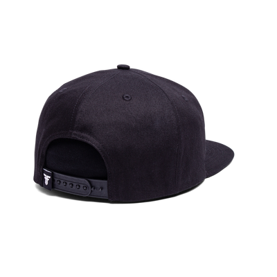 INSIGNIA FLAT HAT BLACK ENZYMATIC WASH/PURPLE